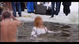 Beautiful girls / bathing in the ice hole / Ala Pantyhose
