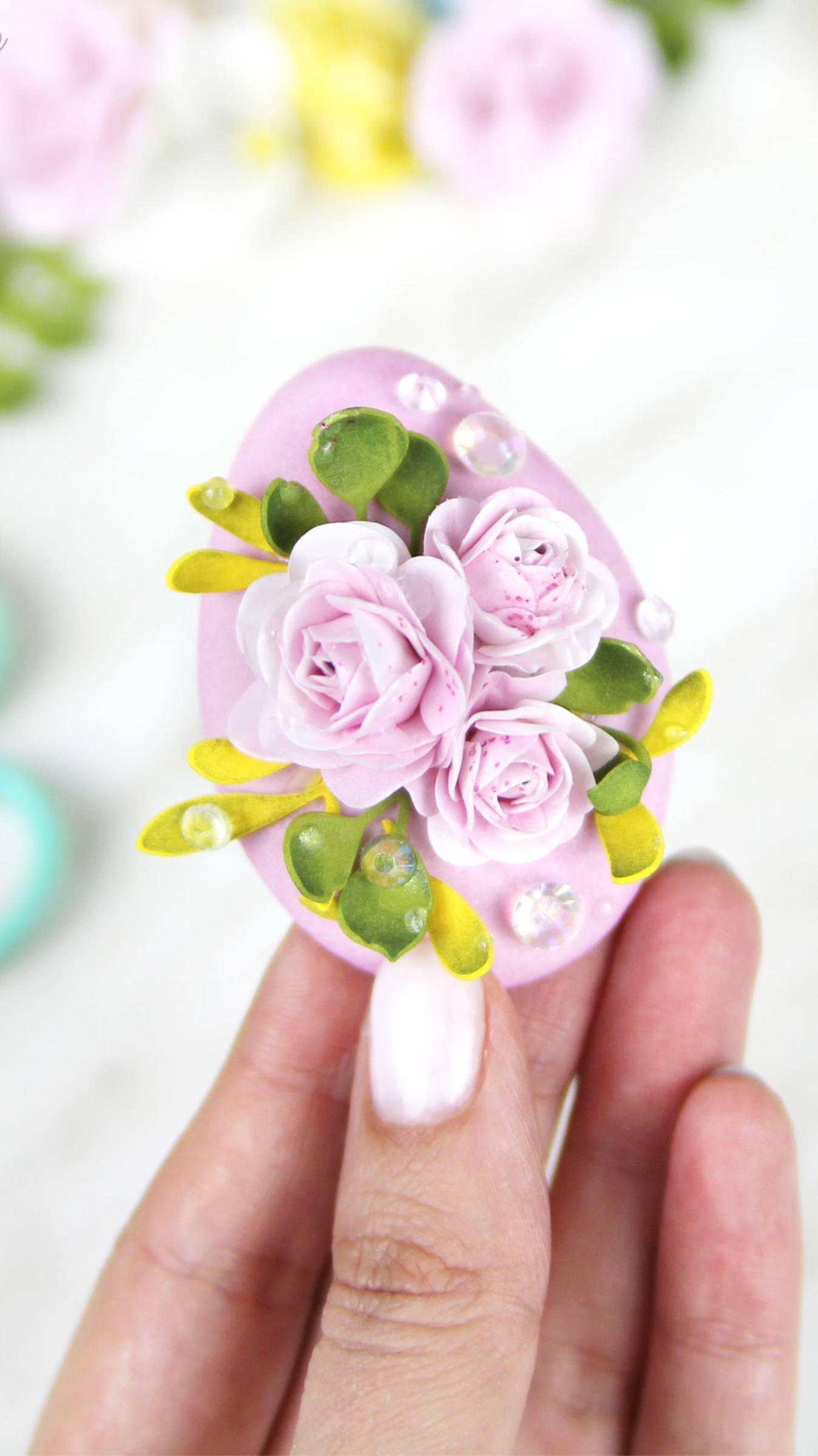 Как я превращаю фоамиран в красивый сувенир на Пасху. Декоративное пасхальное яйцо с цветочками 🌸 смотреть онлайн