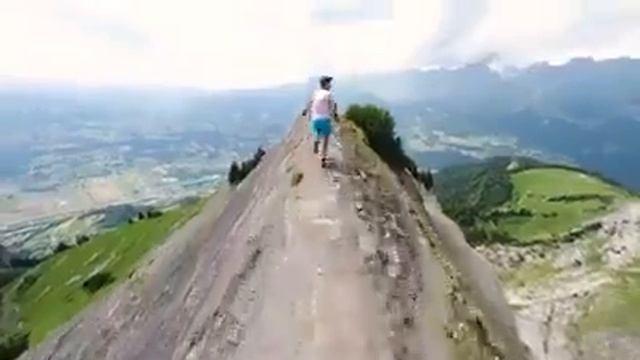 Hollyshitt Địa điểm Aiguille de Varan, Reninge, BEAT 360 Around the World смотреть онлайн