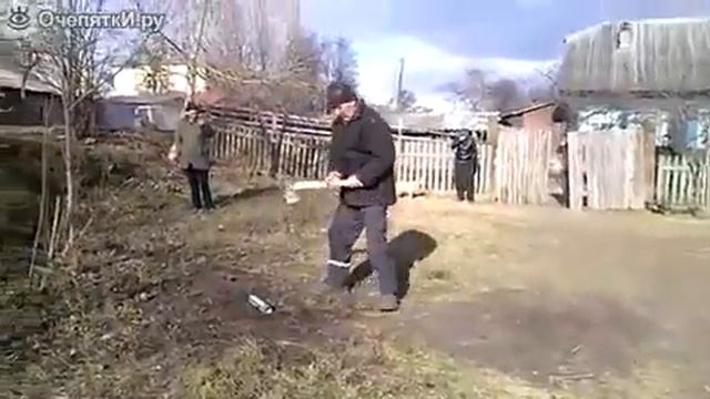Бухой мужик долбит балон!!! смотреть онлайн