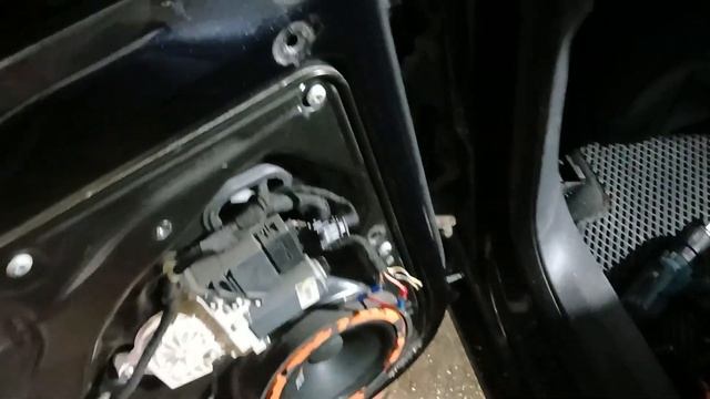 Замена штатных динамиков в Volkswagen passat b6 на DL Audio Gryphon pro 165 midbass смотреть онлайн