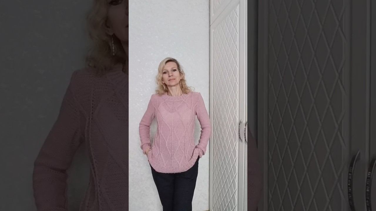 Красивый базовый джемпер с эффектным узором. смотреть онлайн