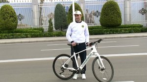 Президент Туркменистана принял участие в велопробеге