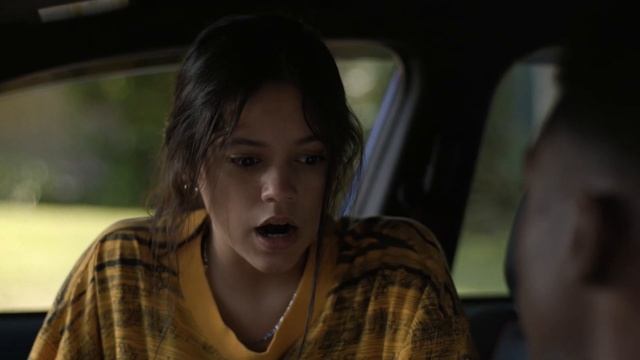 Jenna Ortega and Niles Fitch kiss scene смотреть онлайн