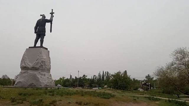гранитный щит Украины,как выглядит чабрец,памятник князю Киевской Руси Святославу в городе Запорожь смотреть онлайн