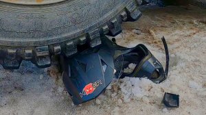 Давим и ломаем МОТО  ШЛЕМА краш-тест дешевых Hizer (Ataki) vs Racer