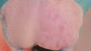 Выжимание губок, приятные звуки, много пены