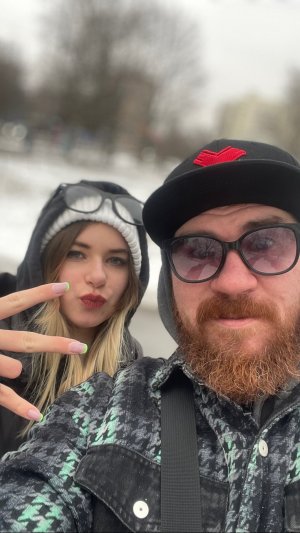 А ты прячешь под ресницами синие глаза 👀