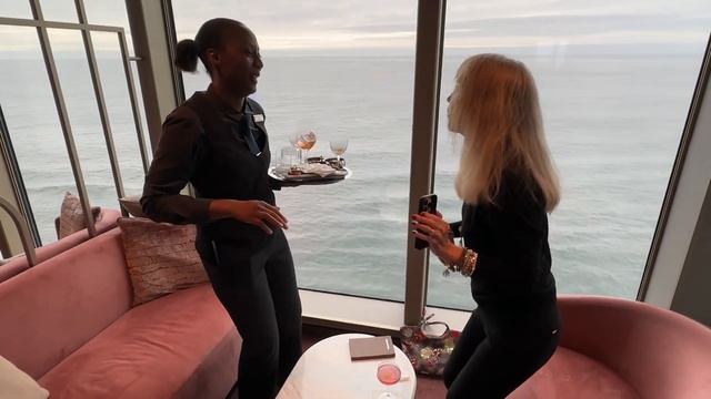Wendy and Pam Dance to "Pata Pata" смотреть онлайн