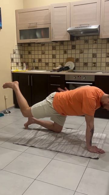 подъем бедра стоя на коленях