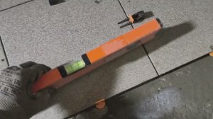 укладываю плитку керамогранит в гараже 6/3 своими руками перед зимой