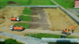 Экскаватор UMG E170W и самосвалы МАЗ-5516