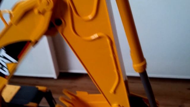 Bruder 02438 Duża koparka na gąsienicach смотреть онлайн