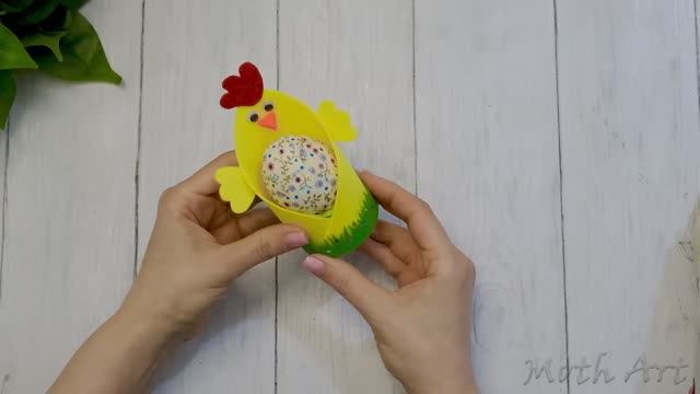 Украшения к Пасхе! Подарок Курочка с яичком! Оригинальные поделки своими руками! смотреть онлайн