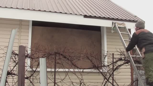 Поездка в Орёл подходит к концу// Установили капельник на крышу веранды дома - бани смотреть онлайн