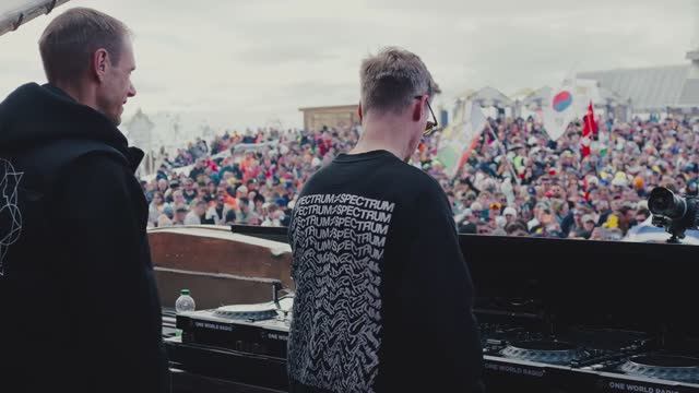 Armin van Buuren B2B Joris Voorn - Tomorrowland Winter 2025 смотреть онлайн