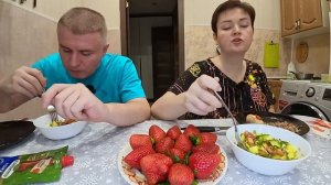 Мукбанг ТОЛСТОЙ была КРАСИВЕЕ) ЛИЦЕМЕРИЕ у некоторых зашкаливает) ДИЕТИЧЕСКИЙ Семейный ужин в России