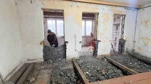 Как такое может быть? Такого мы не ожидали. Снесли все стены. Ремонт в доме продолжается.