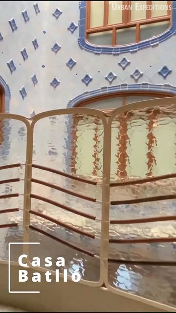 Top 10 paces to visit in Barcelona 🇪🇸 смотреть онлайн