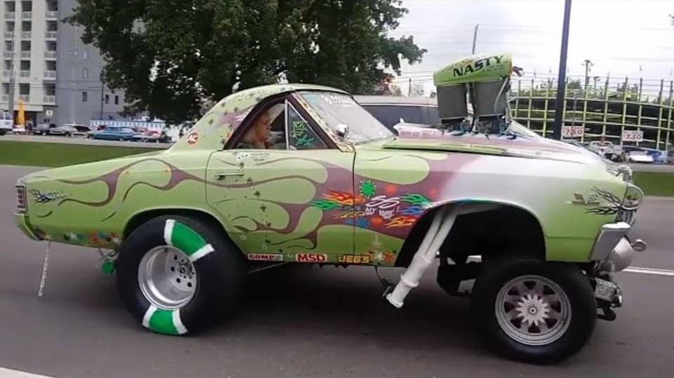 Потрясающие звуки двигателей американских маслкаров! Ускорение! Обороты! Выгорание! Обратный выхлоп! смотреть онлайн