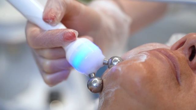 Комплексный уход за лицом на аппарате Profacial смотреть онлайн