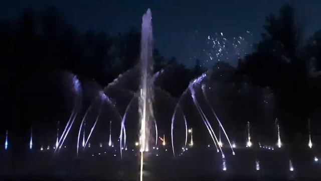 Музыкальный фонтан в Legnice(Польша). смотреть онлайн