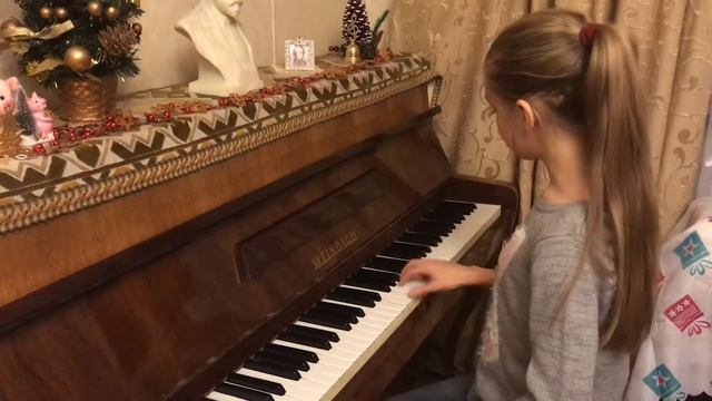 Рита. Тоническое трезвучие с обращениями в До мажоре правой рукой. смотреть онлайн