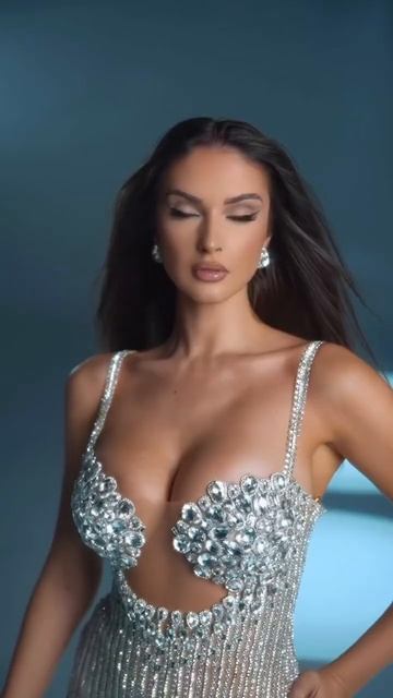 Beyond the Catwalk: Mimoza Kadriaj's Style Chronicles смотреть онлайн