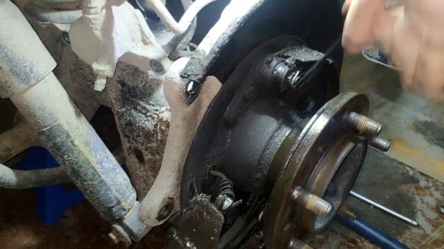 Замена сальника полуоси Тойота Ленд Крузер 100 смотреть онлайн