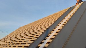 Монтаж клик-фальца Pro Grand Line под весенним солнцем: всё идёт по плану!