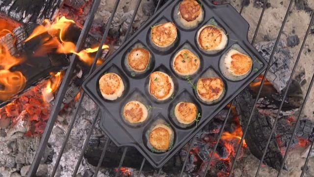 Sur La Table Pro Ceramic Shrimp and Scallop Pan смотреть онлайн