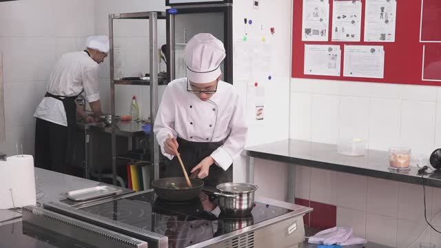 В Абакане стартовал региональный этап Чемпионата профмастерства «Абилимпикс-2025»