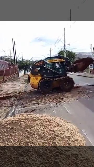 MINICARREGADEIRA NEW HOLLAND L320 - CARREGAMENTO смотреть онлайн
