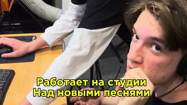 Илья - мультиинструменталист из «Спать на потолке»