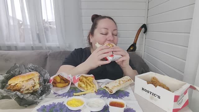 МУКБАНГ Ростикс - Острые крылышки, Ростмастер чиз, Маэстро чиз бургер, Терияки ролл с креветками смотреть онлайн