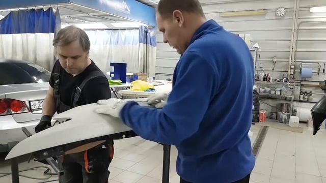 Подготовка к окраске крыла Хонда Аккорд. Шпаклевание и грунт смотреть онлайн