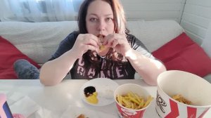 МУКБАНГ КFC Ростикс Острые крылышки, Лонгер, Картошка фри.