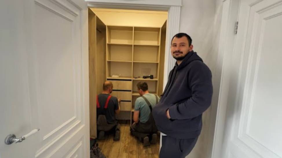 Наконец-то дождались. Установили новый гардероб. Кухня полностью готова. Ремонт в доме продолжается. смотреть онлайн