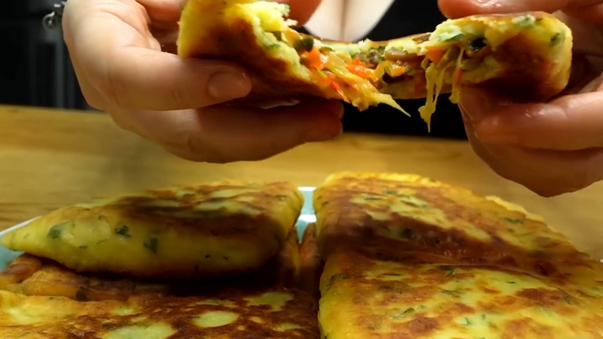 Картофельные чебуреки с капустой и грибами смотреть онлайн