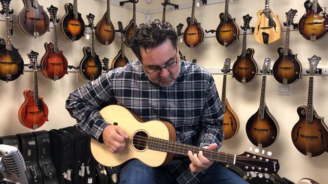 Pono M-20 Octave Mandolin ∙ The Mandolin Store смотреть онлайн