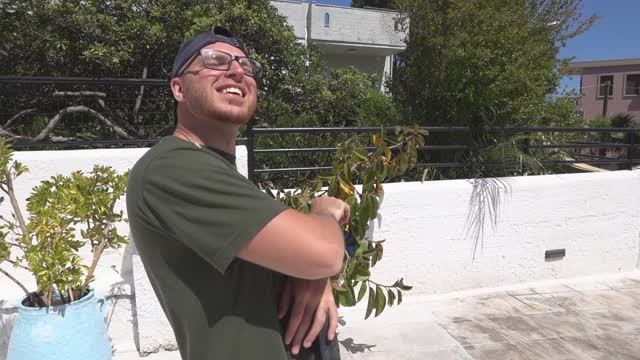 Апрель на острове Крит / Прогулка к морю ровно 3 года назад смотреть онлайн