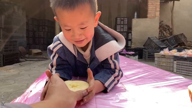 【农家的小勇】山西万荣的红富士苹果就是甜脆，个头大水分足，今天继续发一波