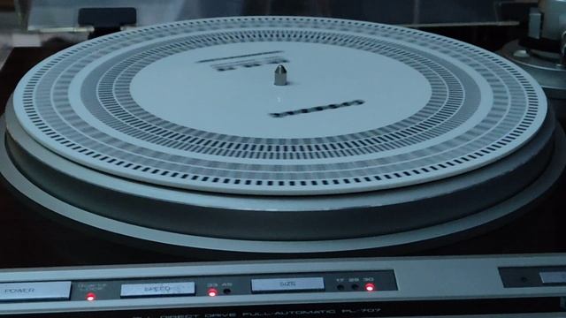 Хороший проигрыватель виниловых пластинок Pioneer PL-707 Quartz-PLL DIRECT DRIVE FULL-AUTOMATIC смотреть онлайн