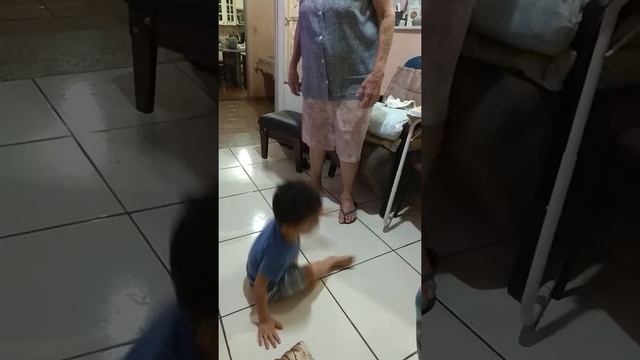 Davi e a bisa. Sempre ligado a 220. E a vó Dorva (vida) vai fazer 86 anos. смотреть онлайн