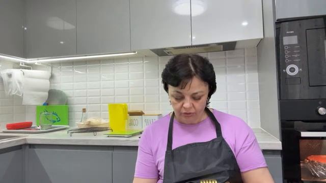 Пеку бисквит на горячем молоке,кто со мной? смотреть онлайн