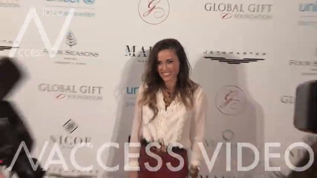 Capucine Anav on the red carpet for the Global Gift Gala in Paris смотреть онлайн
