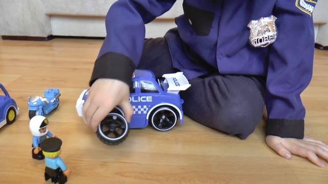 Полицейская машинка проткнула колесо - для детей смотреть онлайн