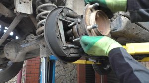 Замена заднего правого подшипника полуоси на Chevrolet Niva 4х4  Шевроле Нива 2016 года