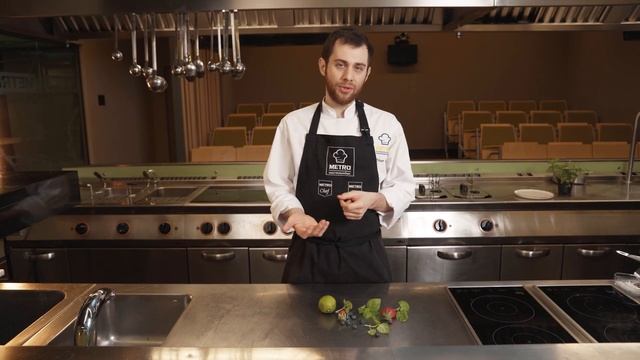 Csokitojás, fehércsokoládés mousse, epres-áfonyás-bazsalikomos carpaccio смотреть онлайн