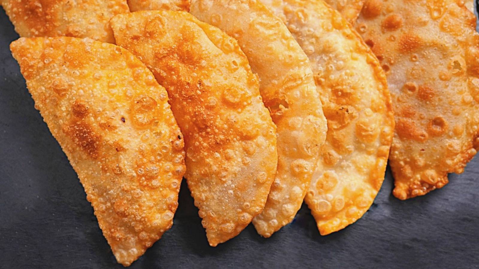 Хрустящие пузырчатые ЧЕБУРЕКИ на сковороде. Просто идеальный рецепт без заморочек